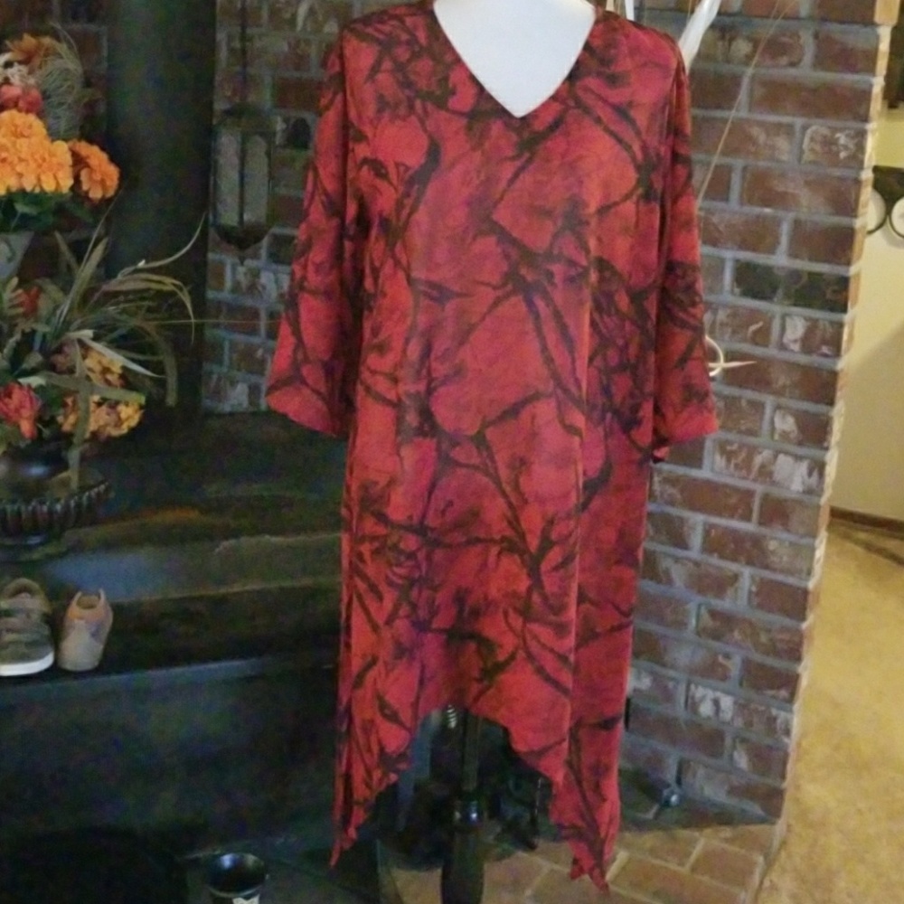 Lightweight red and black tunic.
